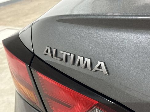 Used 2024 Nissan Altima 2.5 SV FWD image 25