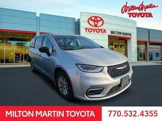 Used 2024 Chrysler Pacifica Touring-L FWD video 1