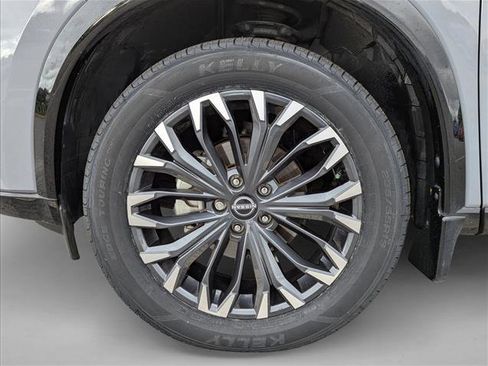 Used 2025 Nissan Rogue Platinum image 9