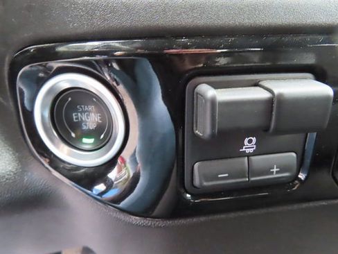 Used 2025 Chevrolet Silverado 1500 LT image 32