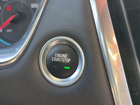 Used 2022 Chevrolet Traverse LT FWD image 24
