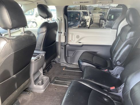 Used 2021 Toyota Sienna LE image 18
