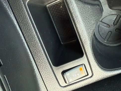 Used 2015 Nissan Rogue SV w/ SV Premium Package image 22