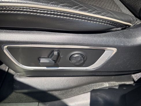 Used 2021 RAM 1500 Laramie AWD/4WD image 12