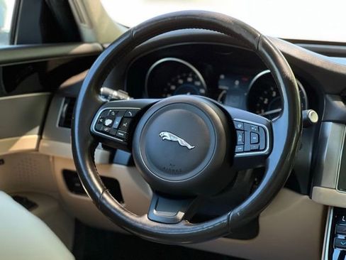 Used 2019 Jaguar XF Premium RWD image 31