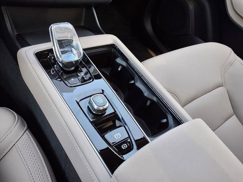 New 2026 Volvo XC90 B6 Plus w/ Protection Package Premier image 14