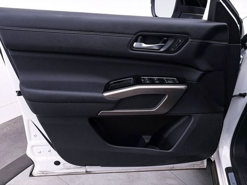 Used 2024 Nissan Pathfinder Platinum AWD/4WD image 18