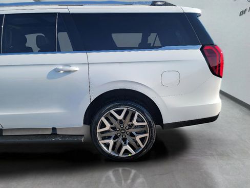 New 2026 Ford Expedition Max Platinum image 9