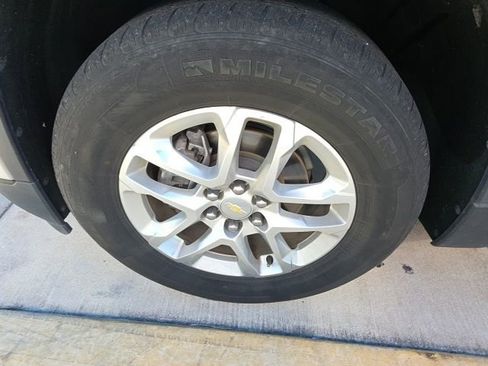 Used 2021 Chevrolet Traverse LS FWD image 10