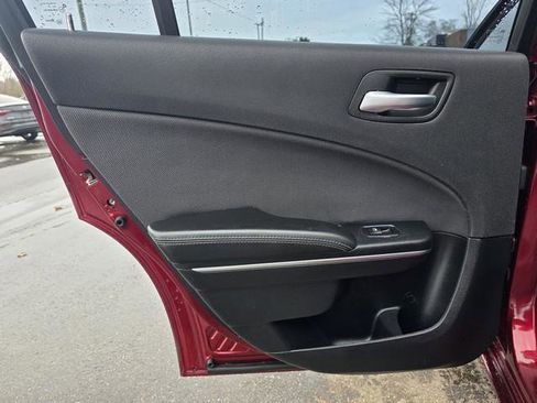 Used 2017 Dodge Charger SE w/ Popular Equipment Group image 19