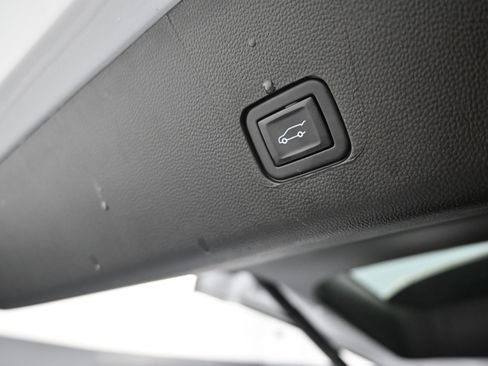 Used 2023 Chevrolet Traverse LT AWD/4WD image 29