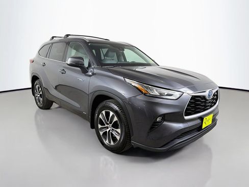 Used 2020 Toyota Highlander XLE AWD/4WD image 4