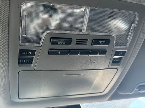 Used 2019 Toyota Highlander SE image 31