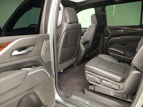 Used 2023 Cadillac Escalade ESV Premium Luxury AWD/4WD image 32