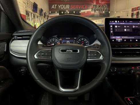 Used 2025 Jeep Compass Limited AWD/4WD image 34