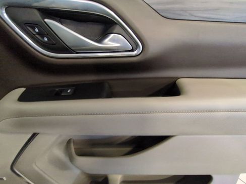 Used 2022 GMC Yukon XL SLT w/ SLT Premium Package image 27