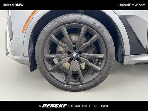 Used 2025 BMW X7 M60i AWD/4WD image 2