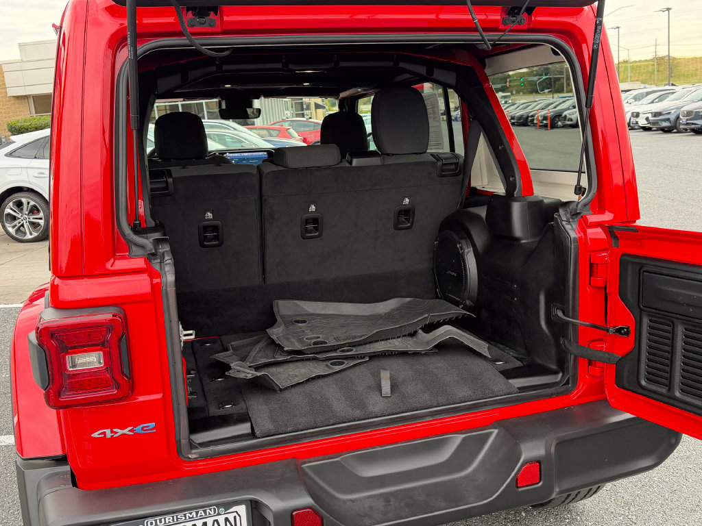Used 2024 Jeep Wrangler Unlimited Sahara w/ Technology Group AWD/4WD image 19
