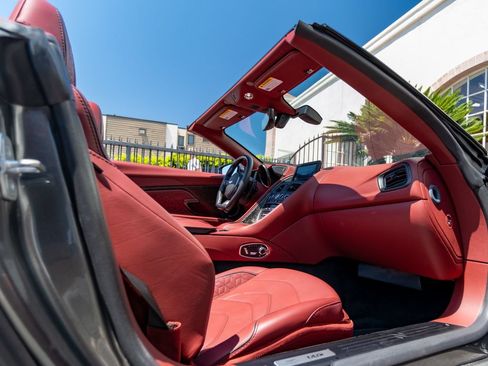 Used 2020 Aston Martin DBS Superleggera Volante RWD image 33