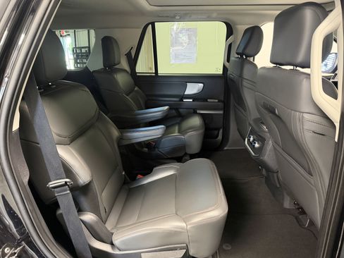 Used 2025 Ford Expedition Active AWD/4WD image 19