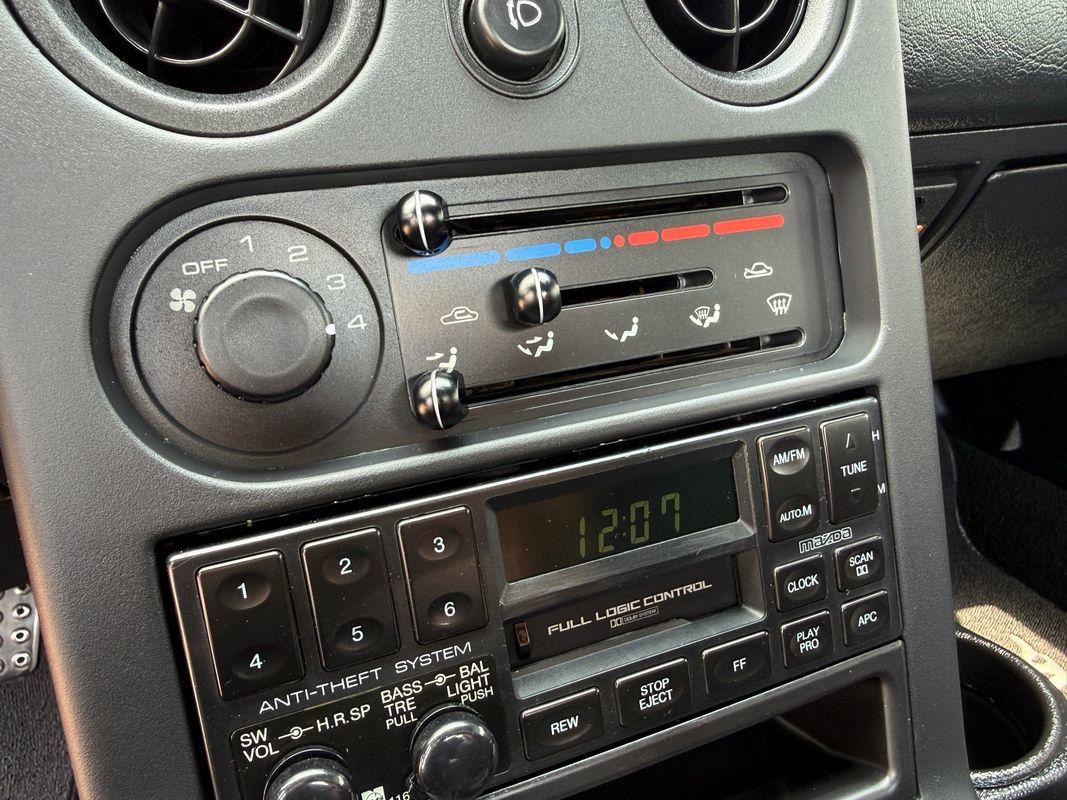 Used 1990 MAZDA MX-5 Miata RWD image 60