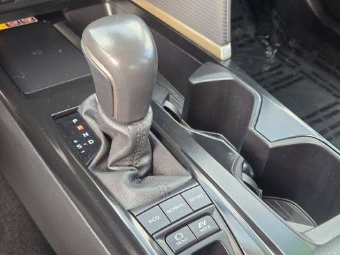 Used 2025 Toyota Camry SE FWD image 27