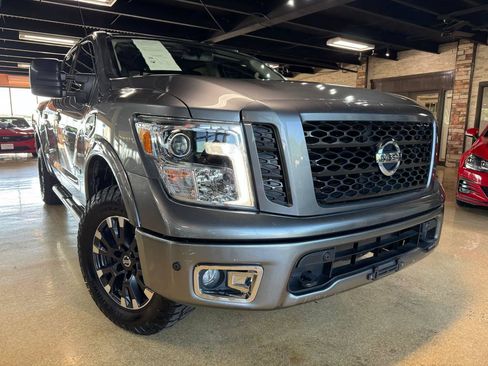 Used 2017 Nissan Titan PRO-4X w/ Pro-4x Convenience Package AWD/4WD image 1