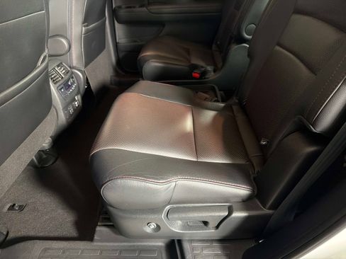 Used 2021 Honda Pilot Elite image 32