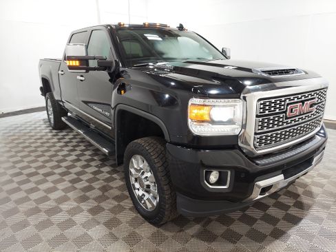 Used 2018 GMC Sierra 2500 Denali AWD/4WD image 4