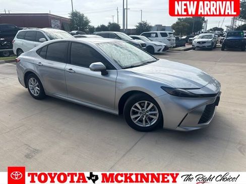 Used 2025 Toyota Camry LE FWD image 1