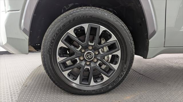 Used 2024 Toyota Tundra Limited AWD/4WD image 28