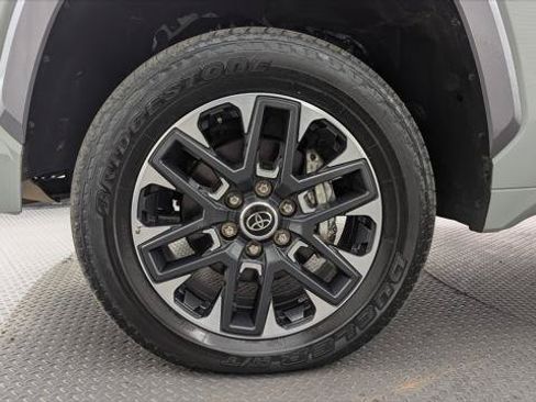 Used 2024 Toyota Tundra Limited AWD/4WD image 28
