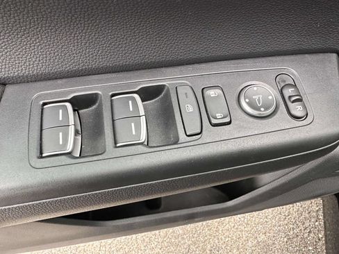 Used 2025 Honda CR-V EX-L image 9