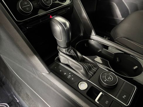 Used 2022 Volkswagen Atlas Cross Sport SE image 24