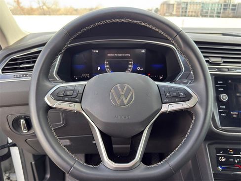 Used 2022 Volkswagen Tiguan SE image 15