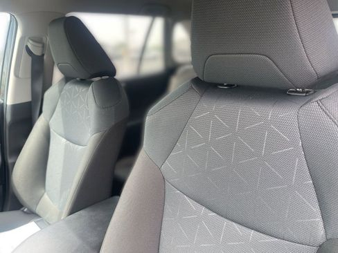 Used 2025 Toyota RAV4 XLE FWD image 4