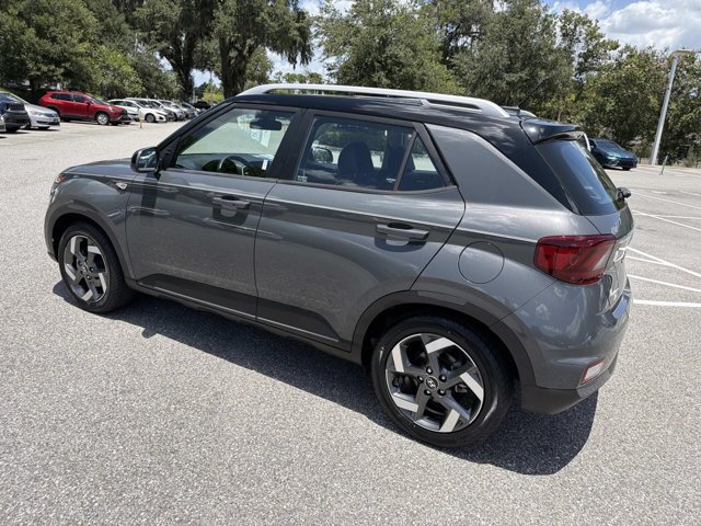 Used 2023 Hyundai Venue Limited w/ Cargo Package FWD image 4