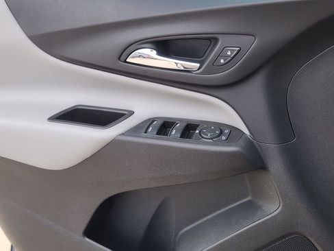 Used 2022 Chevrolet Equinox LS w/ LS Convenience Package image 25