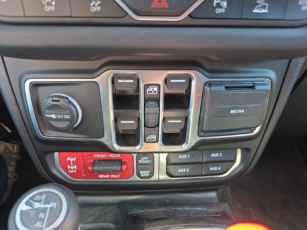 Used 2025 Jeep Gladiator Rubicon w/ Safety Group AWD/4WD image 19