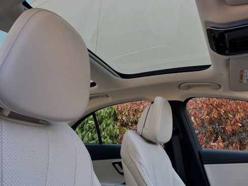 New 2025 Mercedes-Benz E 350 4MATIC Sedan image 19