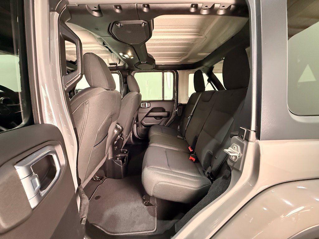 Used 2021 Jeep Wrangler Unlimited Sahara w/ Uconnect 4C Nav & Sound Group AWD/4WD image 18