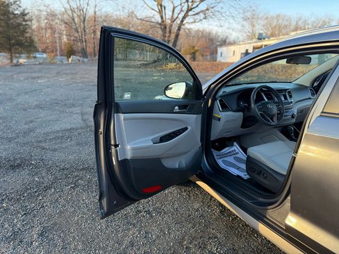 Used 2017 Hyundai Tucson SE image 30