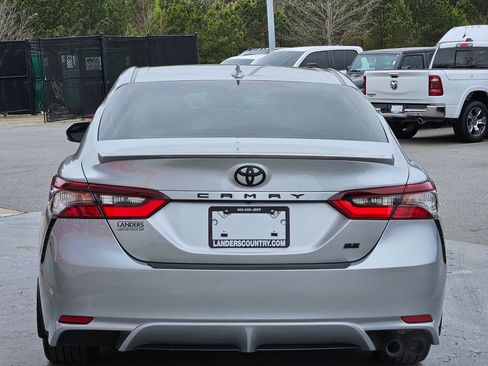 Used 2022 Toyota Camry SE image 6