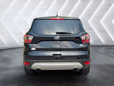 Used 2017 Ford Escape SE w/ SE Cold Weather Package FWD image 4