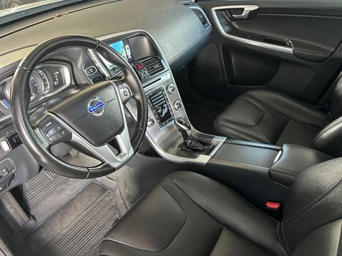 Used 2016 Volvo XC60 T5 Premier w/ Proximity Package FWD image 10