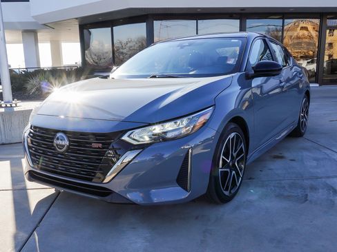 Used 2024 Nissan Sentra SR w/ SR Premium Package image 4