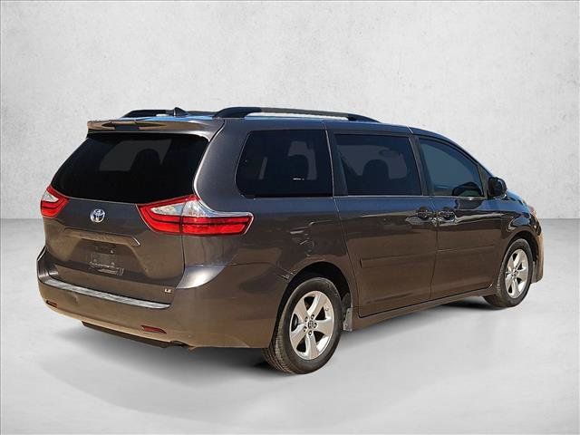 Used 2019 Toyota Sienna LE w/ Carpet Mat Package FWD image 5