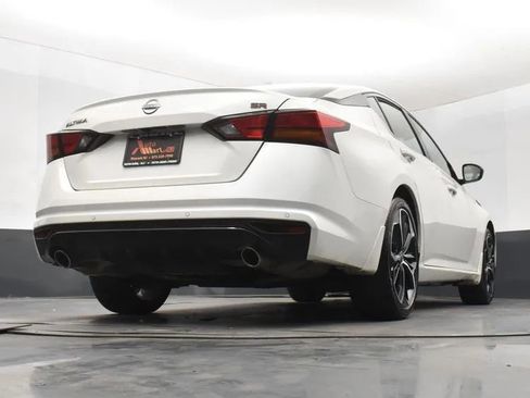 Used 2025 Nissan Altima 2.5 SR FWD image 13