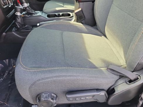 Used 2024 Jeep Wrangler Unlimited Sahara image 24