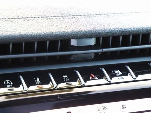 New 2025 Jeep Grand Cherokee Limited w/ Luxury Tech Group II AWD/4WD image 32